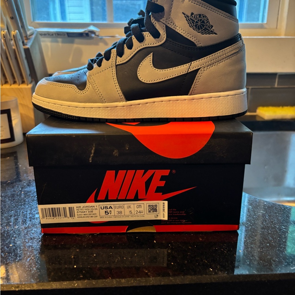Nike Air Jordan 1 High - Black and Gray